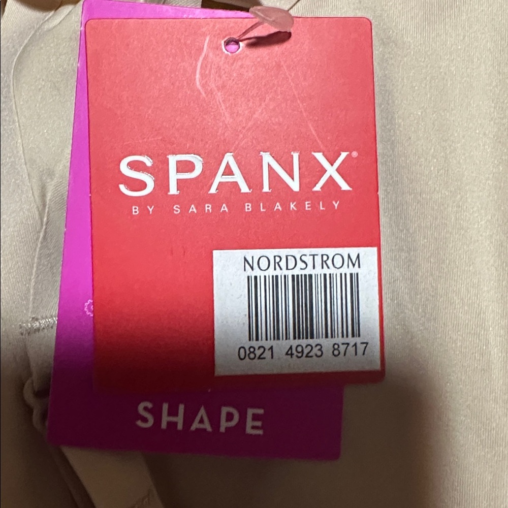 Spanx NWT
NWT SPANXsculpt™ THINSTINCTS Open-Bust Mid-Thigh Bodysuit - Picture 6 of 8